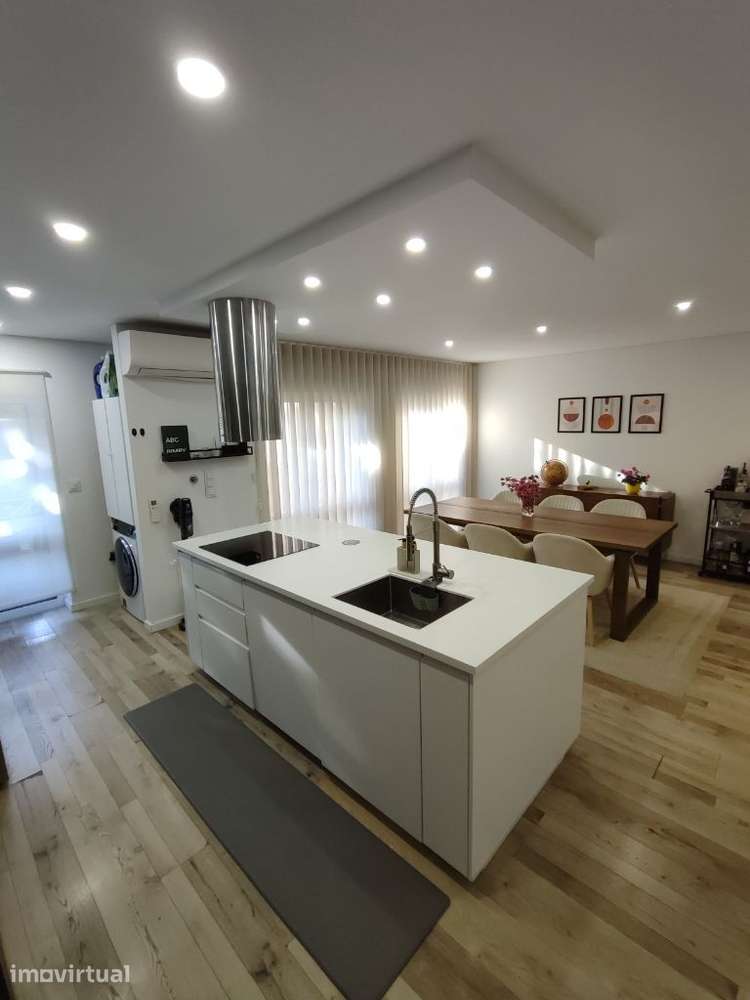 Arrendamento de Apartamento T2 na rua Doutor Ferreira Alves, 350 - Grande imagem: 4/29
