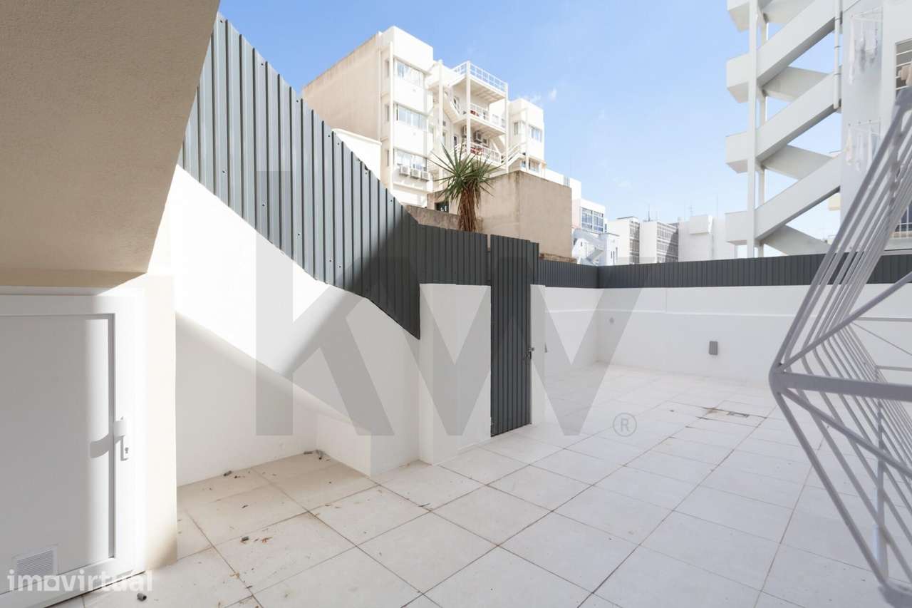 Apartamento de Charme com Amplo Logradouro | Santo António | Lisboa