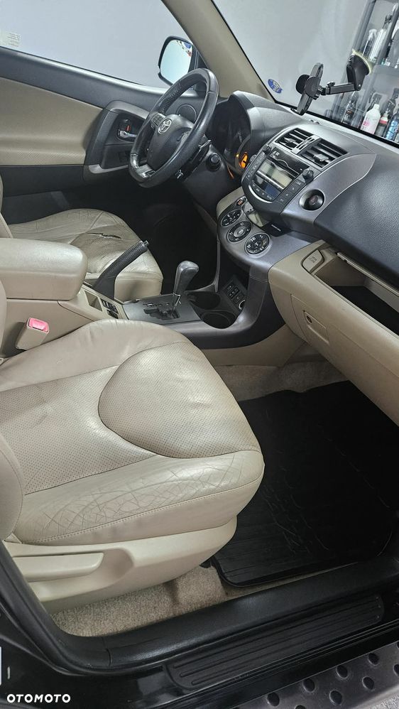 Toyota RAV4 2.2 D-CAT 2010 - 17