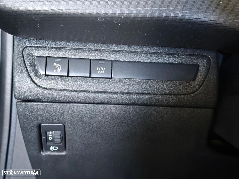 Peugeot 208 1.2 PureTech Allure - 18