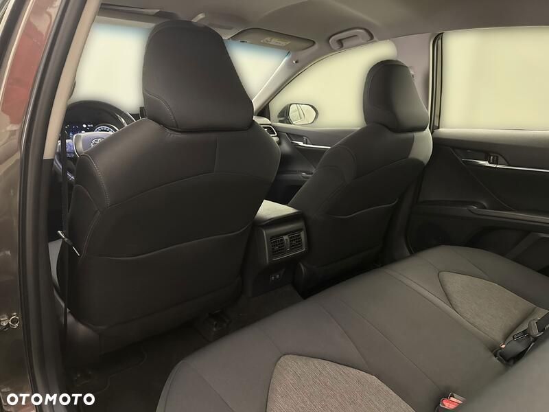 Toyota Camry - 18