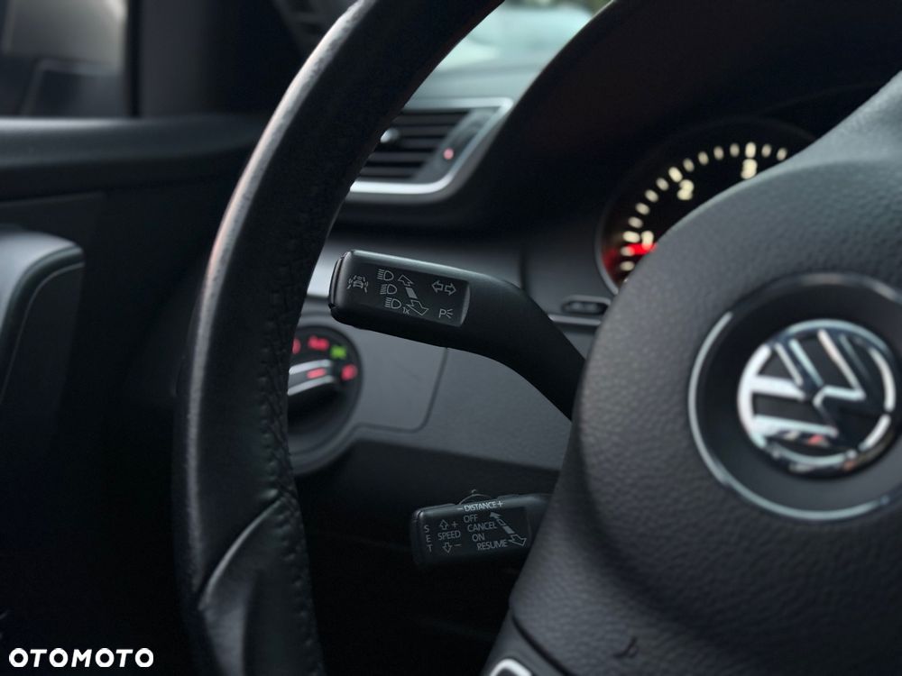 Volkswagen Passat - 30