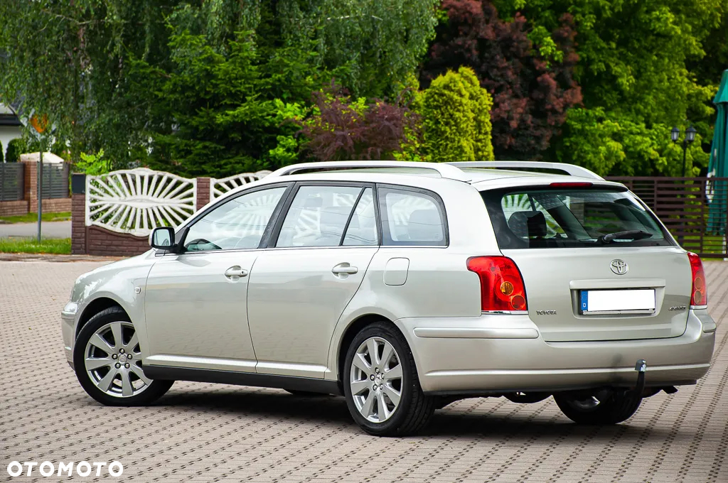 Toyota Avensis 1.8 VVT-i Combi Team - 15
