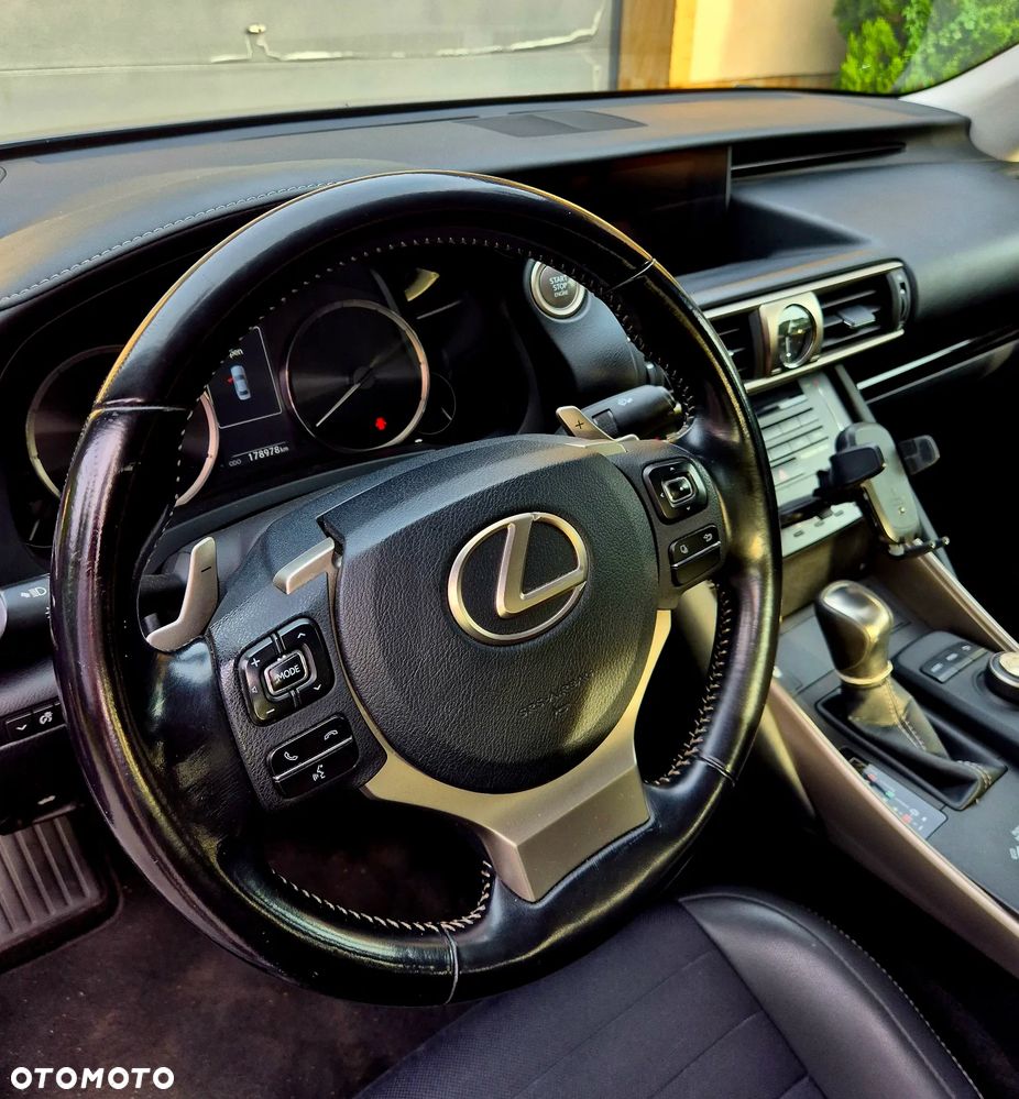 Lexus IS 200t Comfort - 2