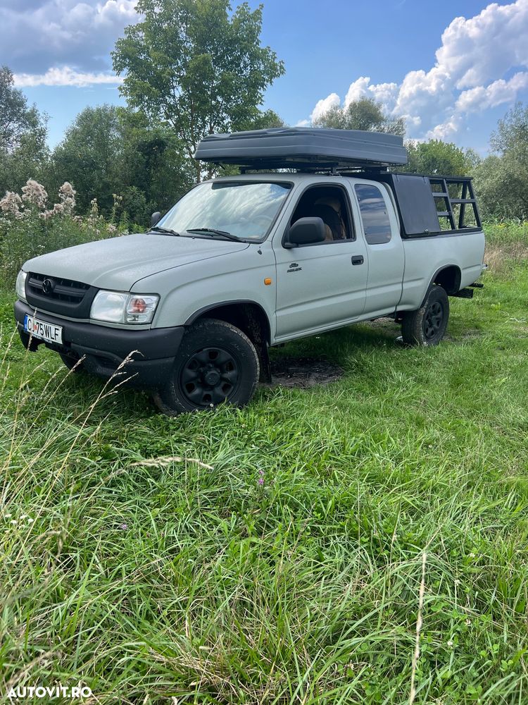 Toyota Hilux 4x4 Xtra Cab Special - 2