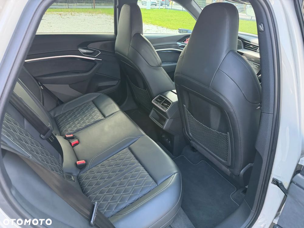 Audi e-tron - 21