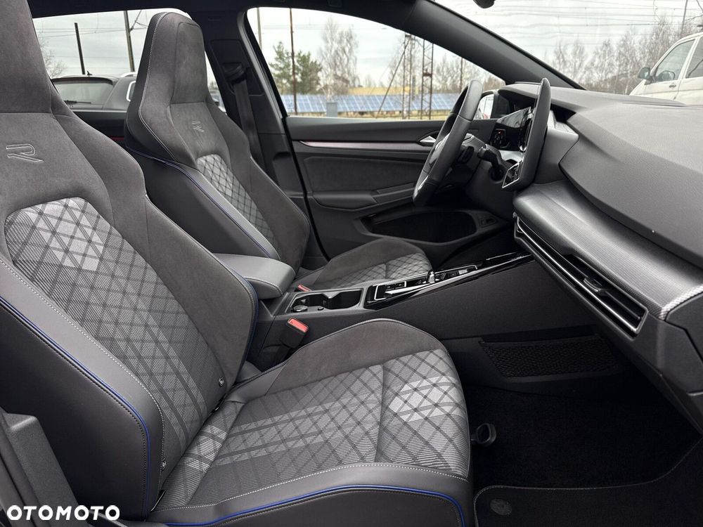Volkswagen Golf - 16
