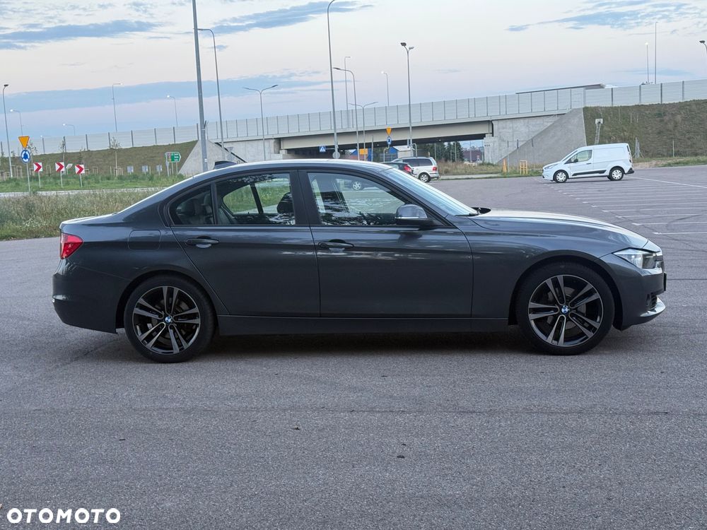 BMW Seria 3 320i - 4