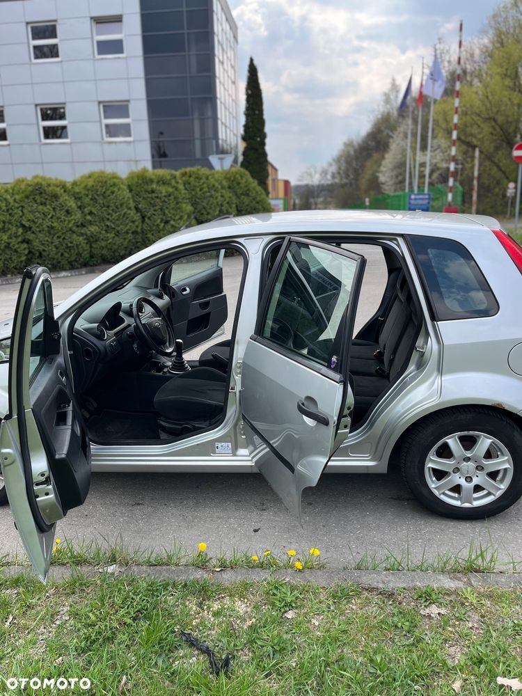 Ford Fiesta 1.4 Ghia - 19