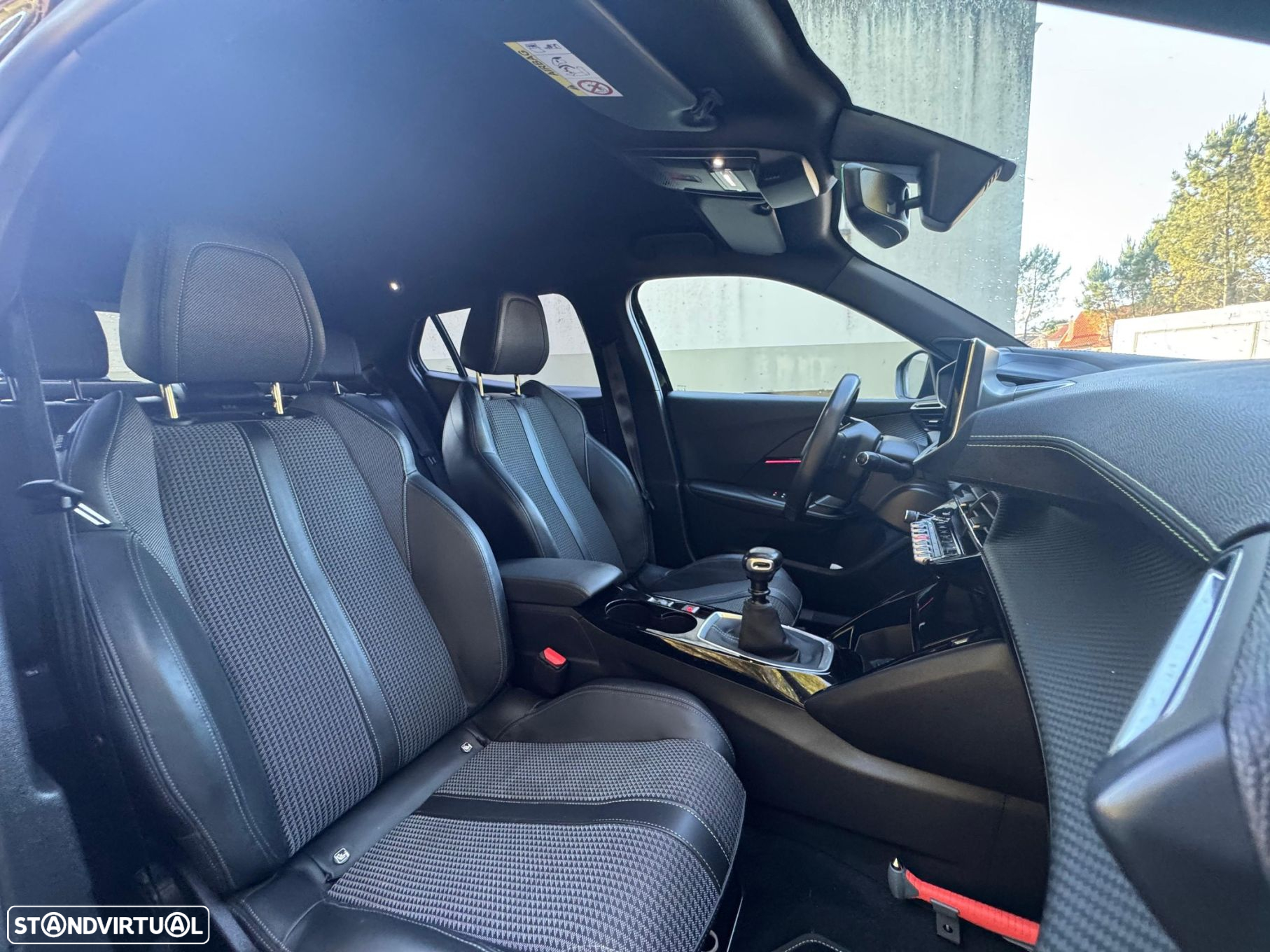 Peugeot 2008 1.2 PureTech GT Line - 22