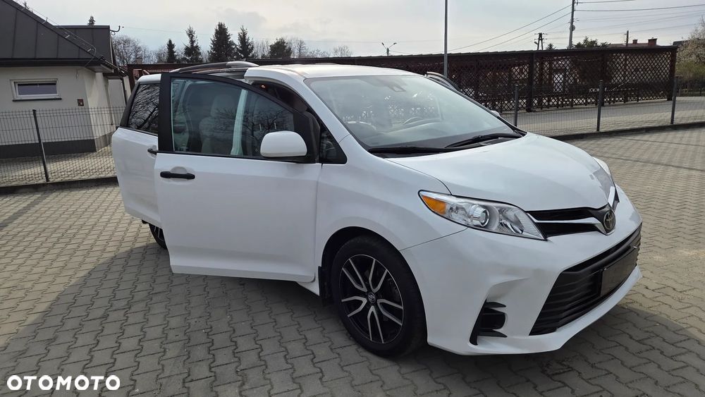 Toyota Sienna - 4