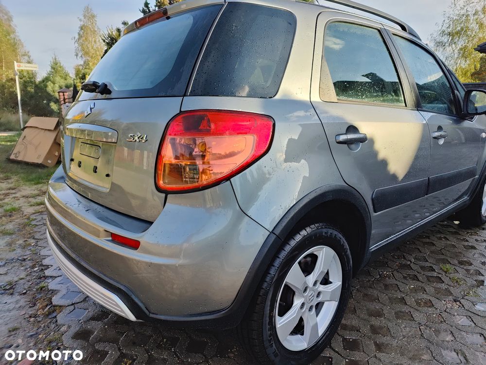 Suzuki SX4 Classic 1.6 VVT 4x4 Comfort - 17