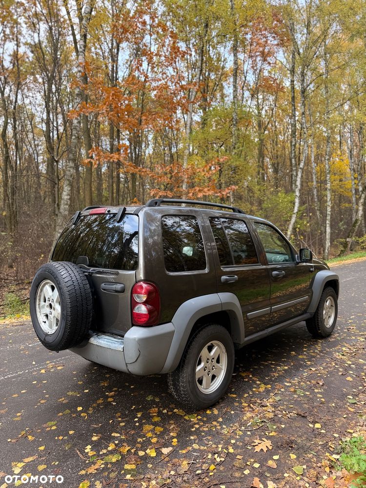 Jeep Liberty 3.7 4x4 - 8