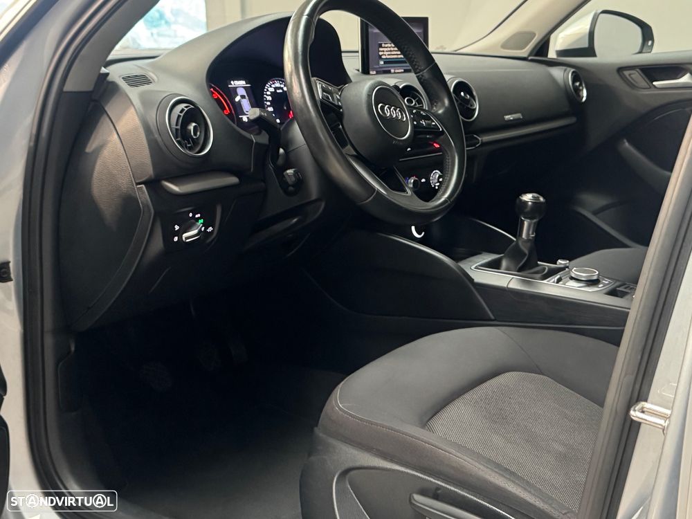 Audi A3 Sportback 1.6 TDI B.Line Attraction - 6