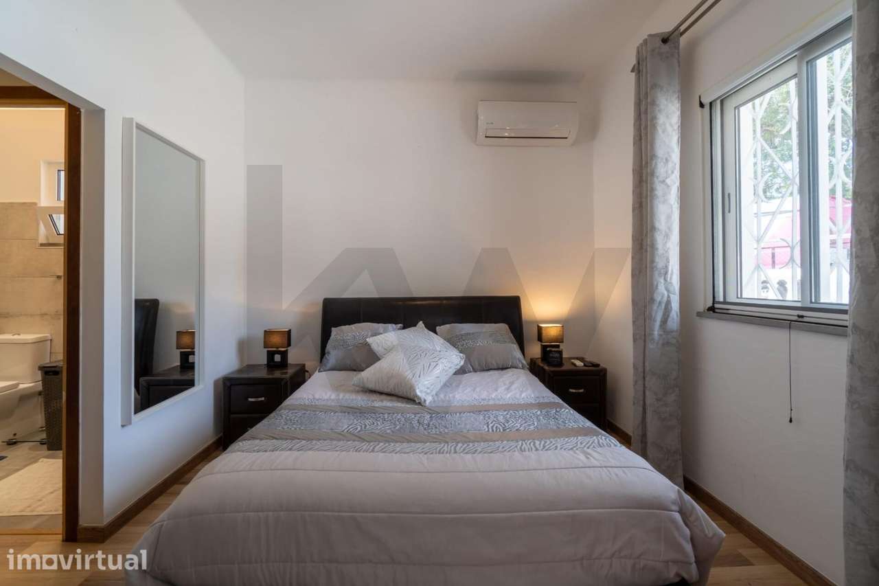 Moradia independente totalmente remodelada com piscina, localizada no - Grande imagem: 5/23