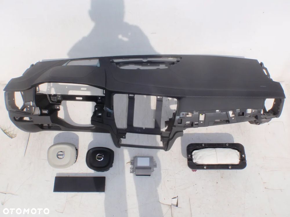 VOLVO V90 S90 DESKA KONSOLA KOKPIT PULPIT PÓŁKA PARAPET SKÓRA PODUSZKI POWIETRZNE KIEROWCY PASAŻERA KOLAN PODUSZKA POWIETRZNA KOLANOWA KURTYNA KURTYNY AIR BAG FOTELA W FOTEL AIRBAG PASY PAS USA  KANADA - 8