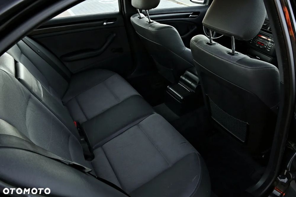 BMW Seria 3 318i - 38