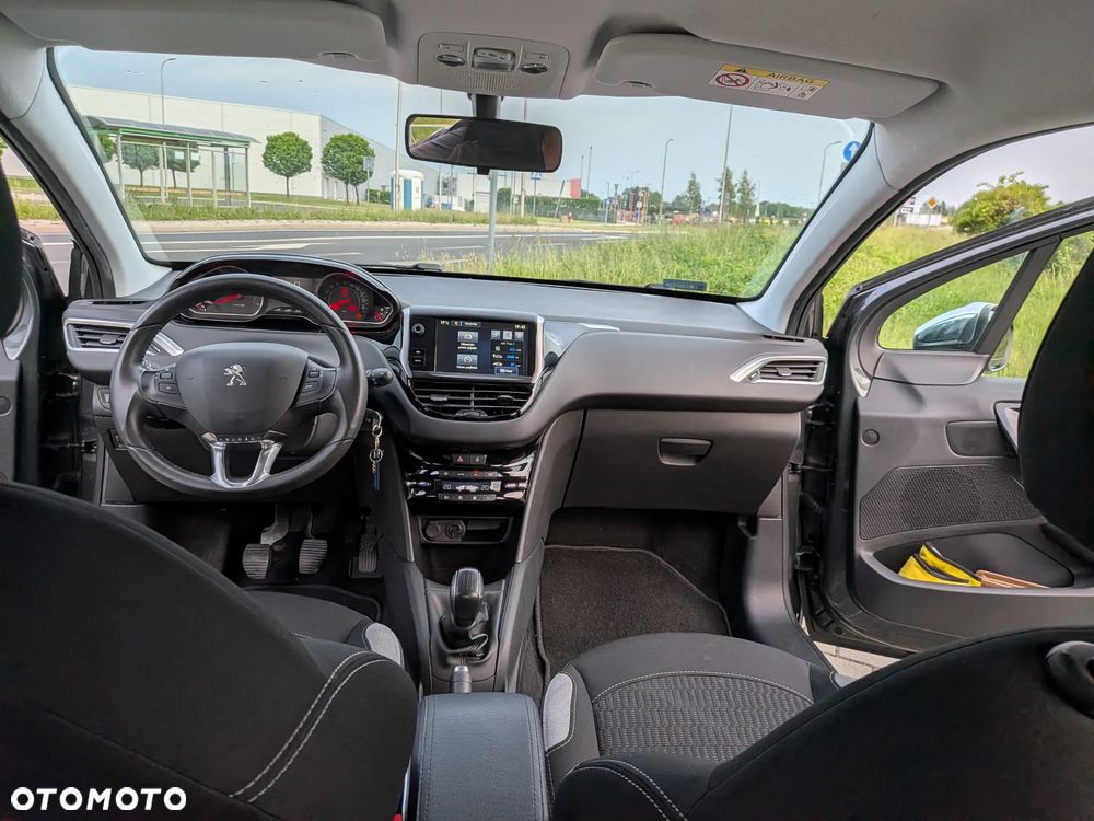 Peugeot 208 1.2 PureTech Style - 24