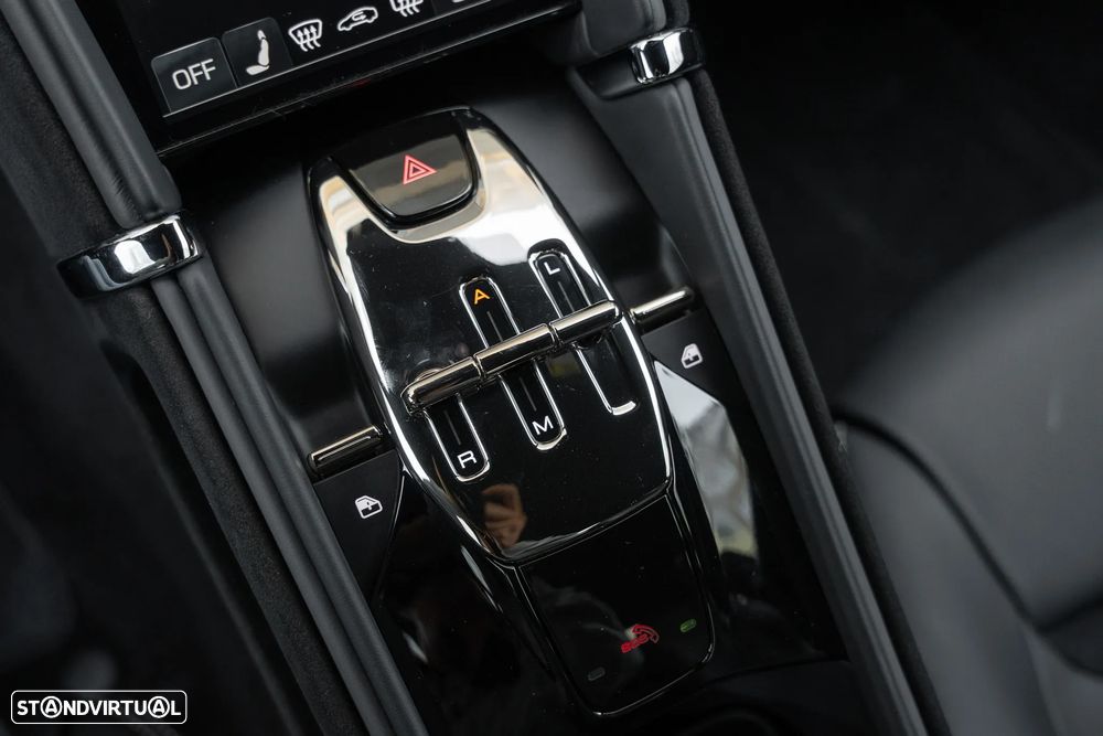 Ferrari Roma 3.9 Twin-Turbo V8 - 25