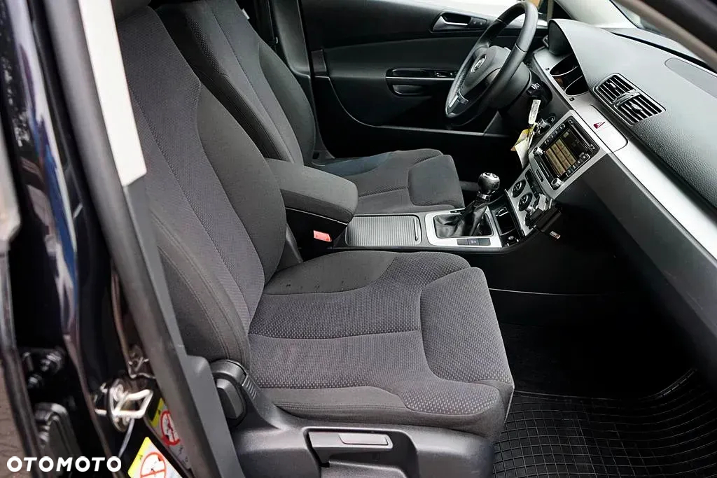 Volkswagen Passat - 15