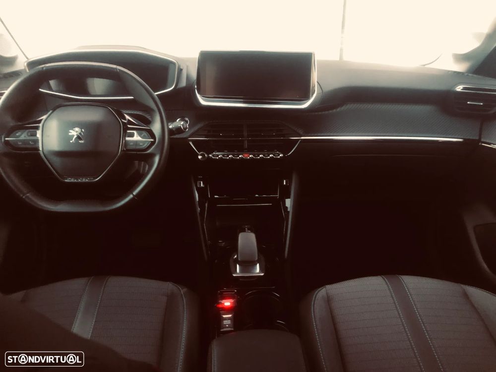 Peugeot e-208 Allure - 8