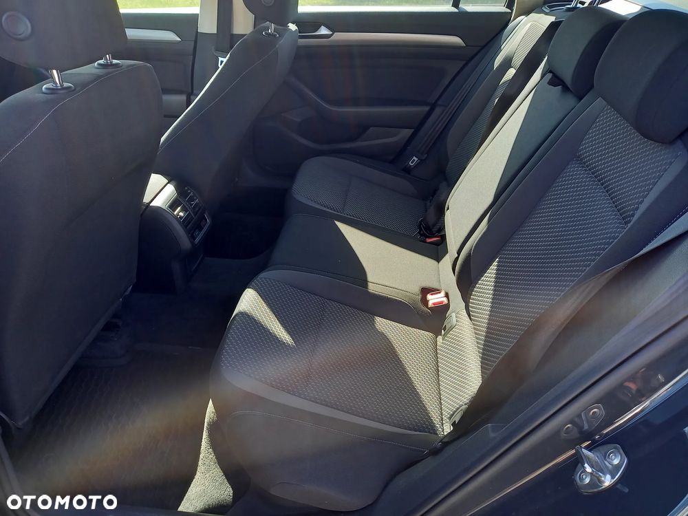 Volkswagen Passat - 13
