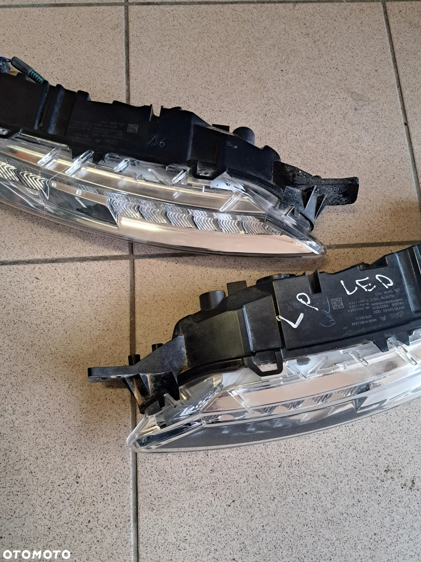 Citroen c4 picasso II lampa led  prawa 9676036480 - 2