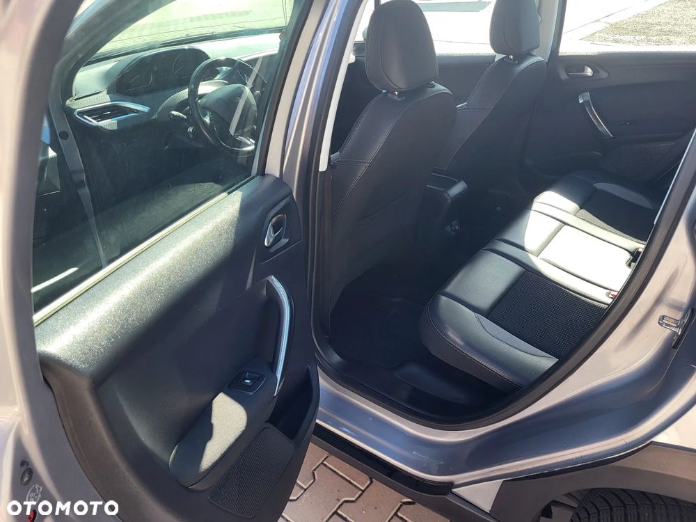 Peugeot 2008 - 10
