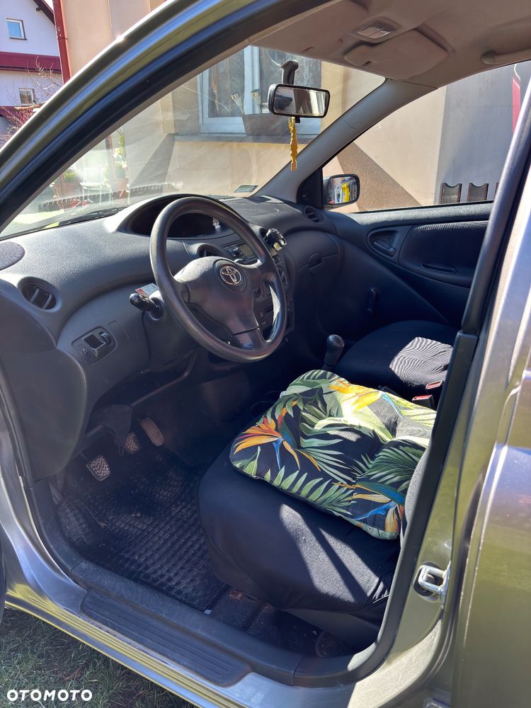 Toyota Yaris - 5