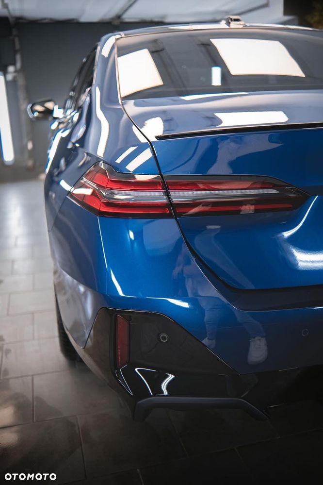 BMW Seria 5 550e xDrive PHEV M Sport - 8