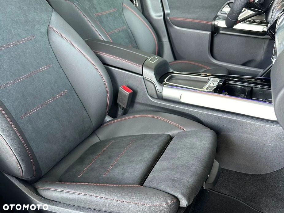 Mercedes-Benz GLB 200 AMG Line 7G-DCT - 11