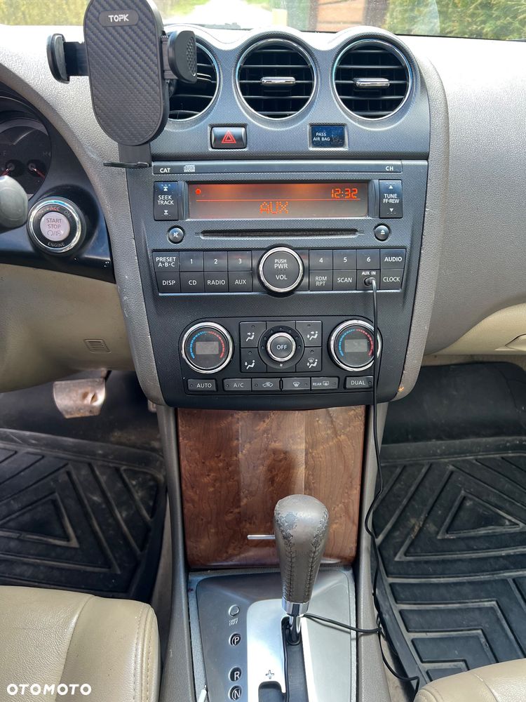 Nissan Altima - 12