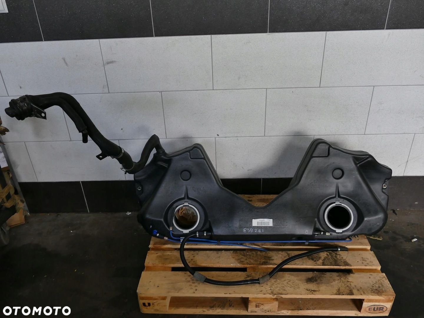 BMW E39 KOMBI 2.8i ZBIORNIK PALIWA BAK WLEW - 1