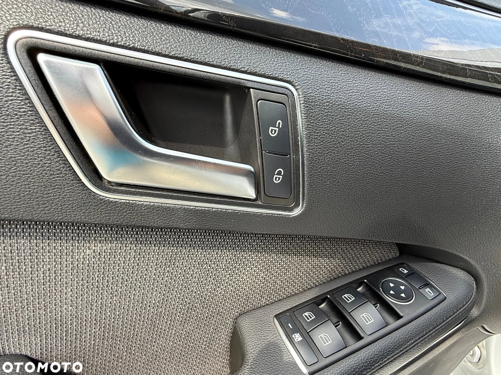 Mercedes-Benz Klasa E 250 BlueTEC 4-Matic Elegance - 11