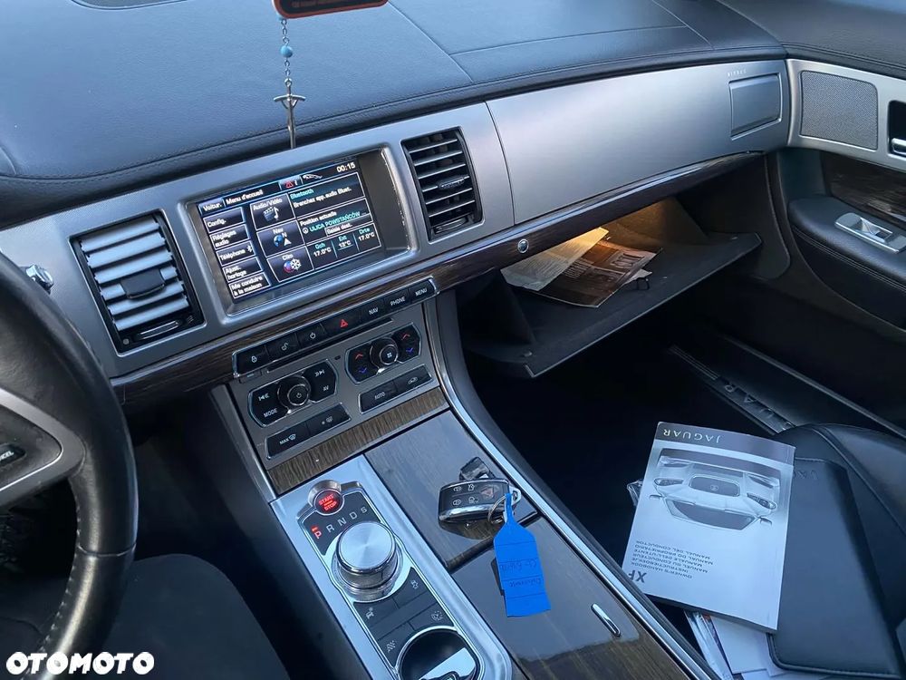 Jaguar XF 3.0 V6 D Luxury - 13