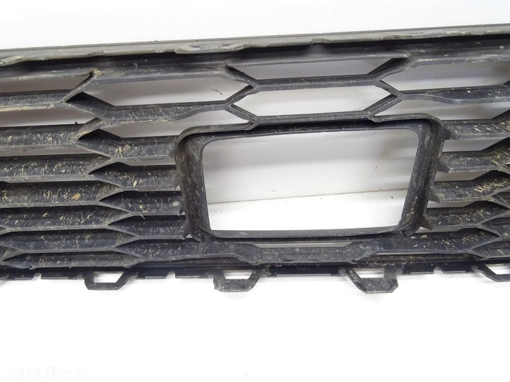 ATRAPA ŚRODKOWA ZDERZAKA PRZÓD PRZEDNIA 5F0853667K SEAT LEON III 5F LIFT - 8