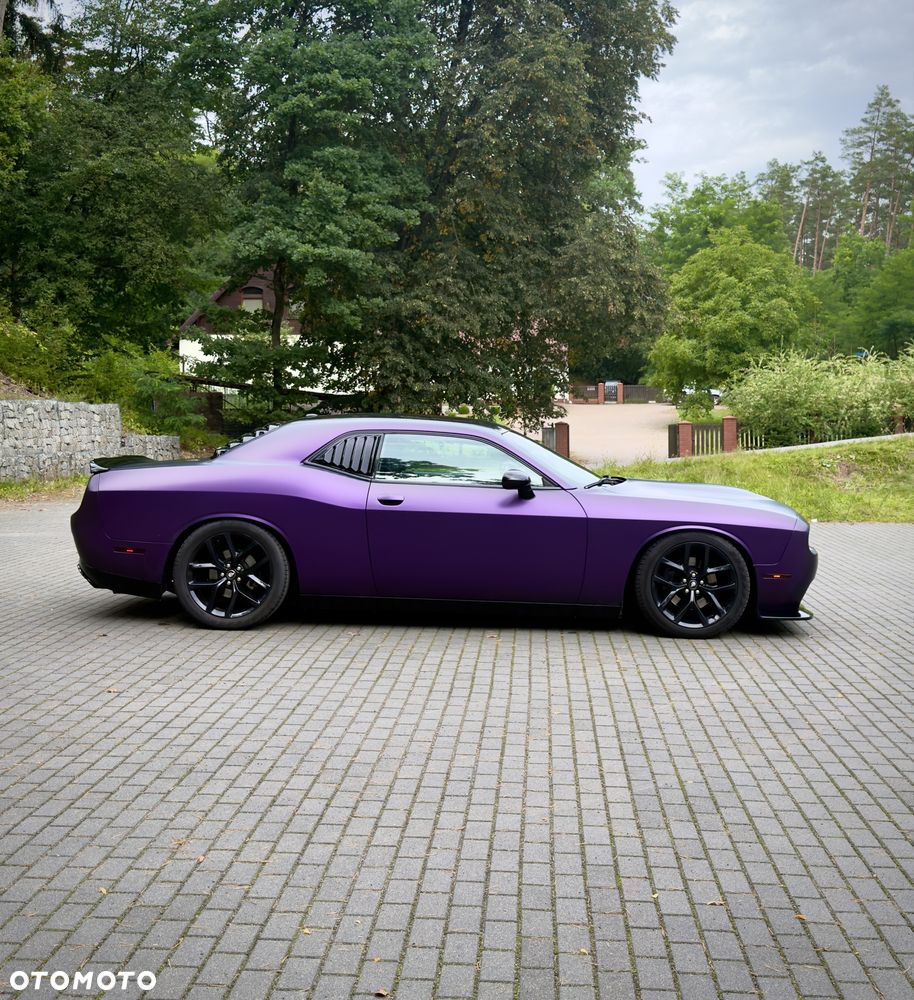 Dodge Challenger - 2