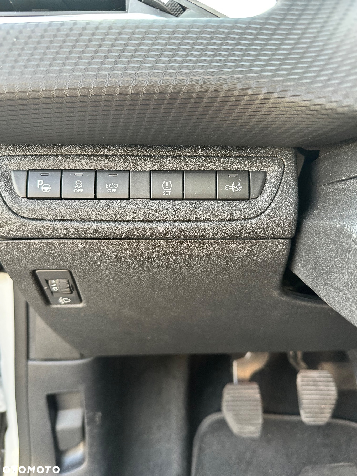Peugeot 2008 1.6 e-HDi Allure S&S - 16