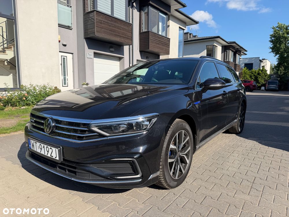 Volkswagen Passat - 1