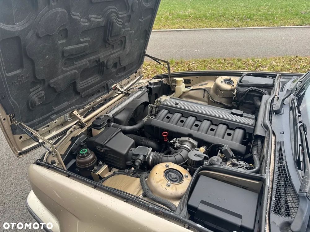 BMW Seria 5 520i - 23