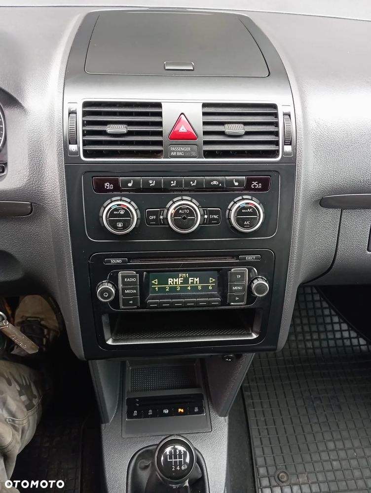 Volkswagen Touran - 16