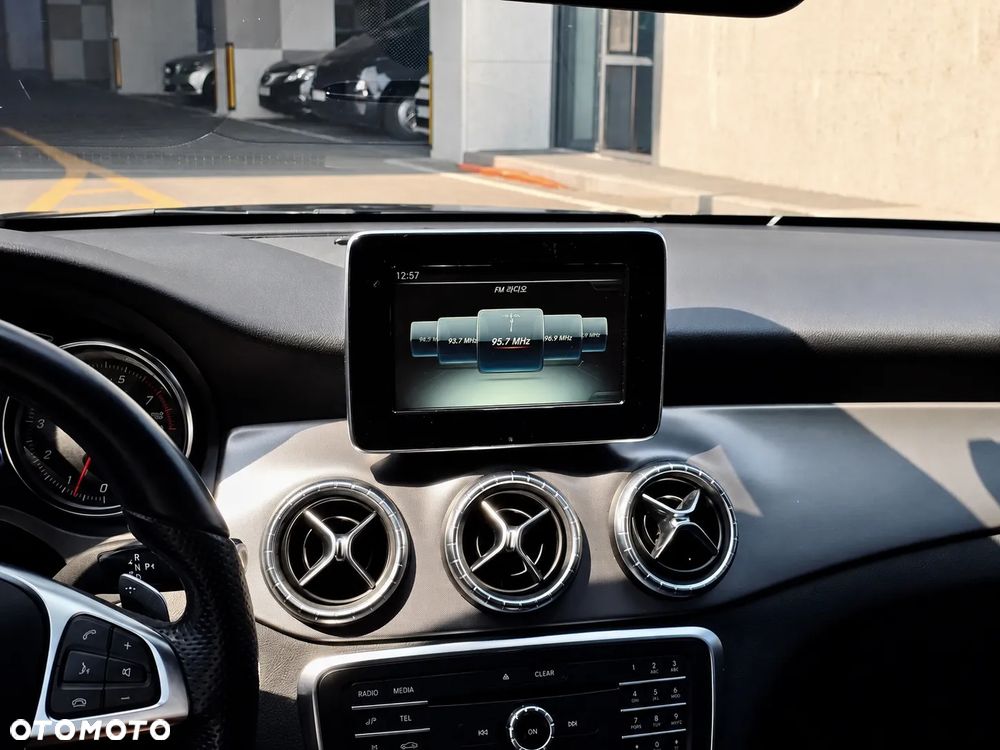 Mercedes-Benz CLA - 12