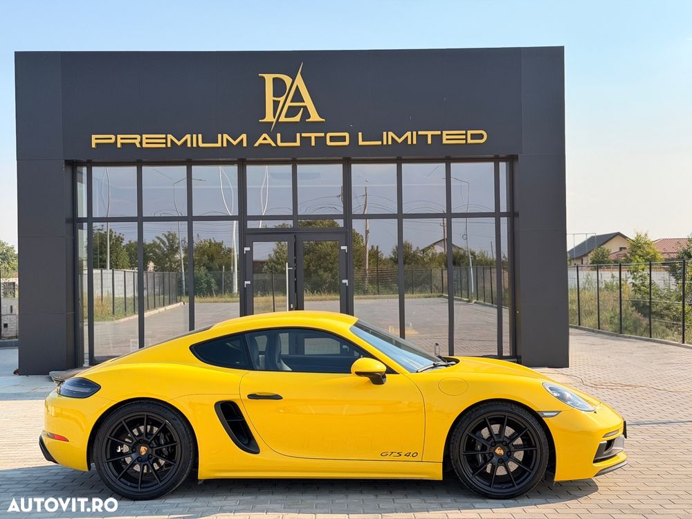 Porsche Cayman 718 GT4 RS - 6