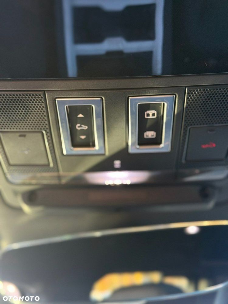 Land Rover Defender - 18