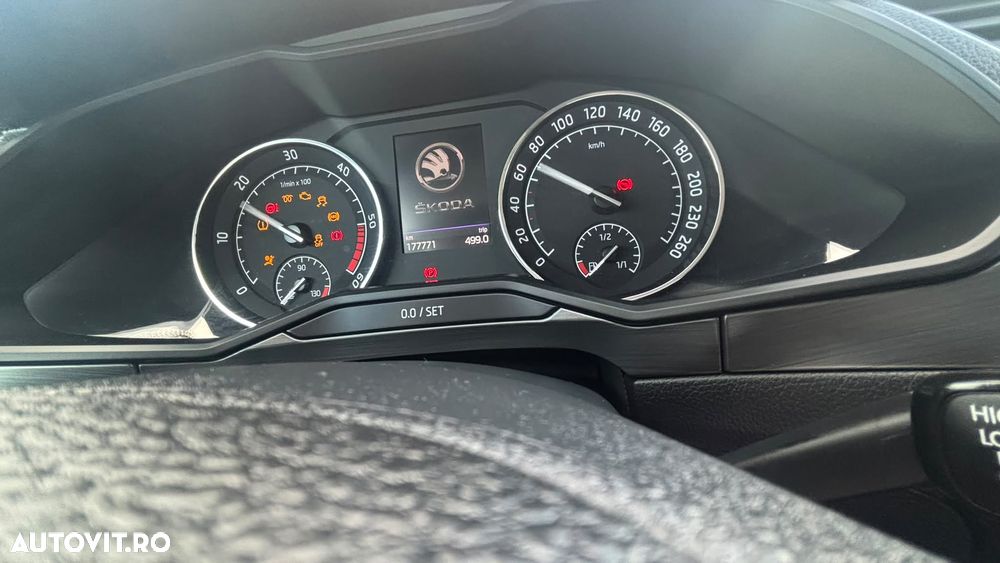 Skoda Superb 2.0 TDI DSG Ambition - 6