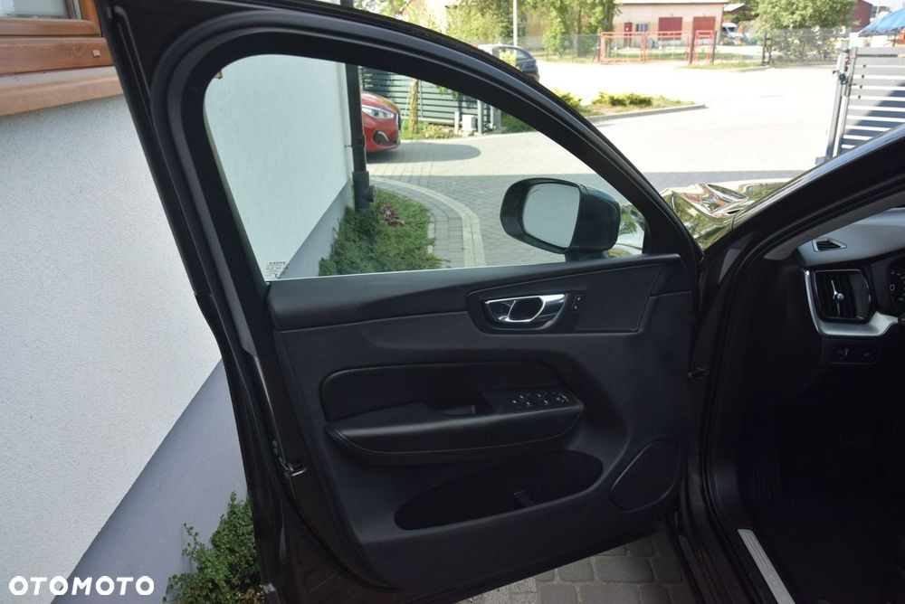 Volvo XC 60 D5 AWD Momentum - 18