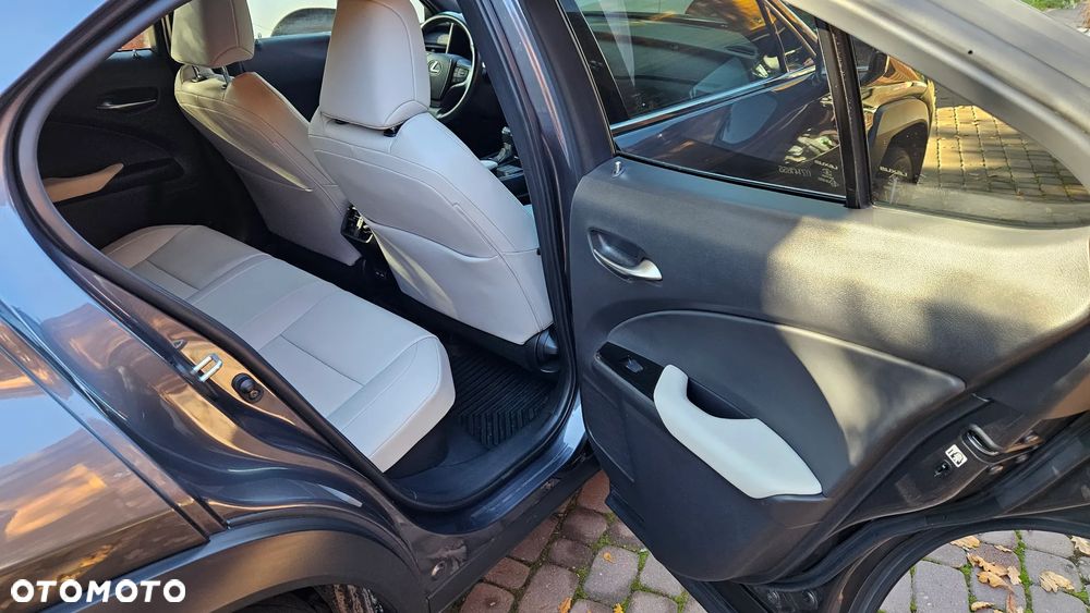 Lexus UX 250h GPF F Sport Design 2WD - 28