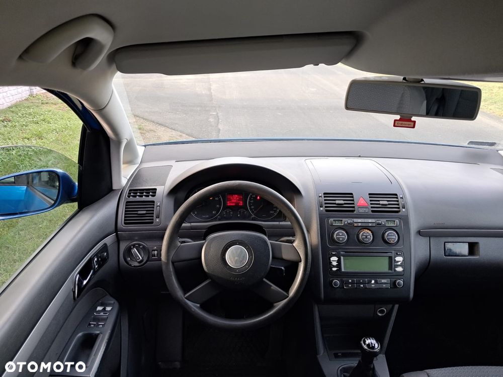 Volkswagen Touran 1.6 FSI Basis - 16