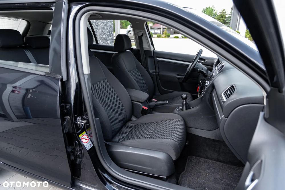 Volkswagen Golf 1.6 TDI DPF BlueMotion Technology Comfortline - 24