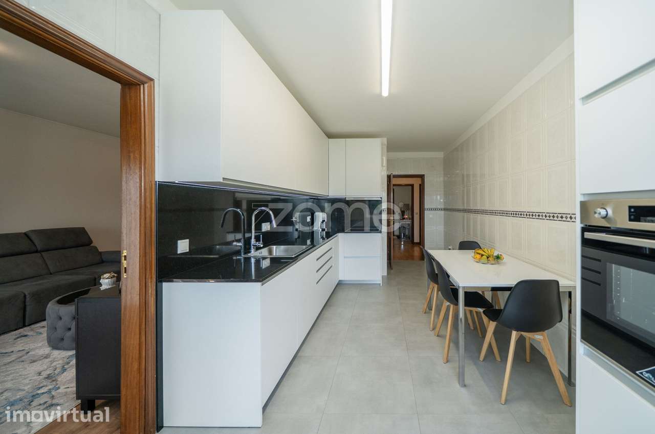 Apartamento T3 Renovado, com área útil 156 m2, em Esmeriz, Famalic...